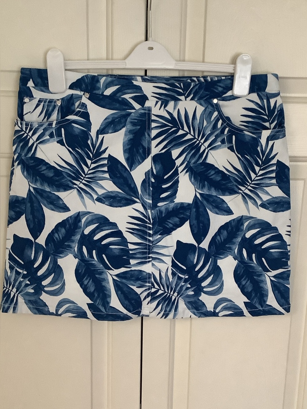 Hearts of Palm Blue Tropical Leaf Print Skort with 2 side and back packets.